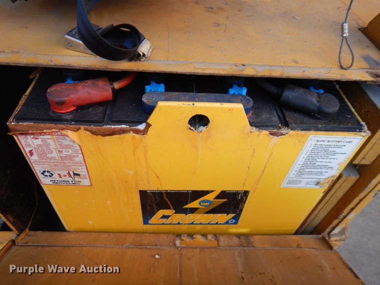 image for item FW9900 Caterpillar MC30  forklift