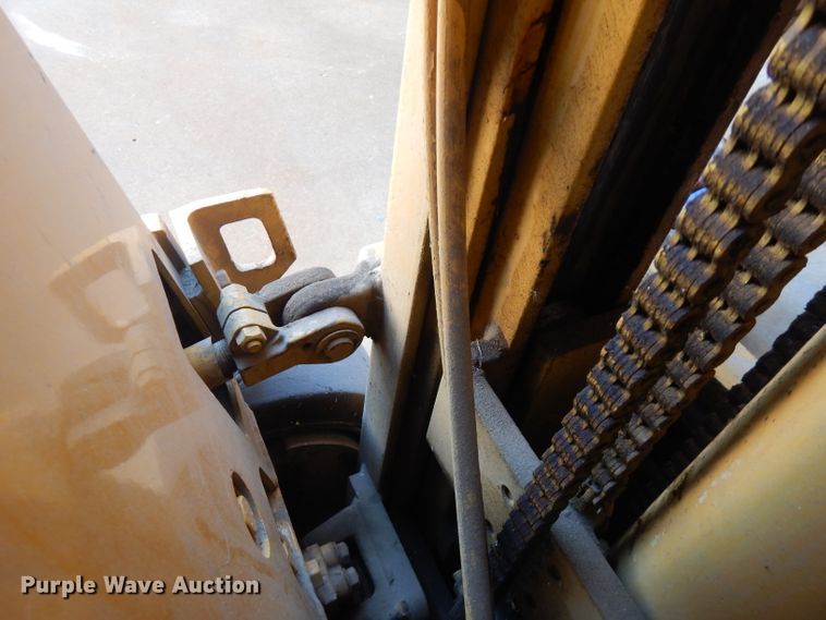 image for item FW9900 Caterpillar MC30  forklift