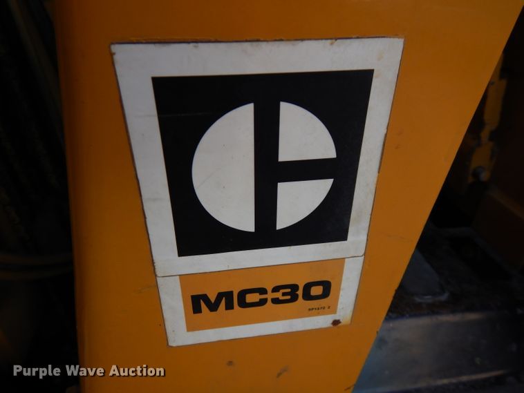 image for item FW9900 Caterpillar MC30  forklift