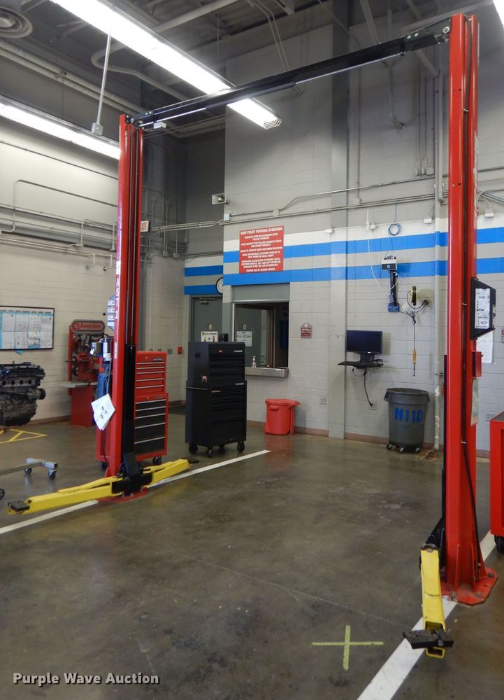 image for item FW9902 Snap-on 42010VS two post automotive lift