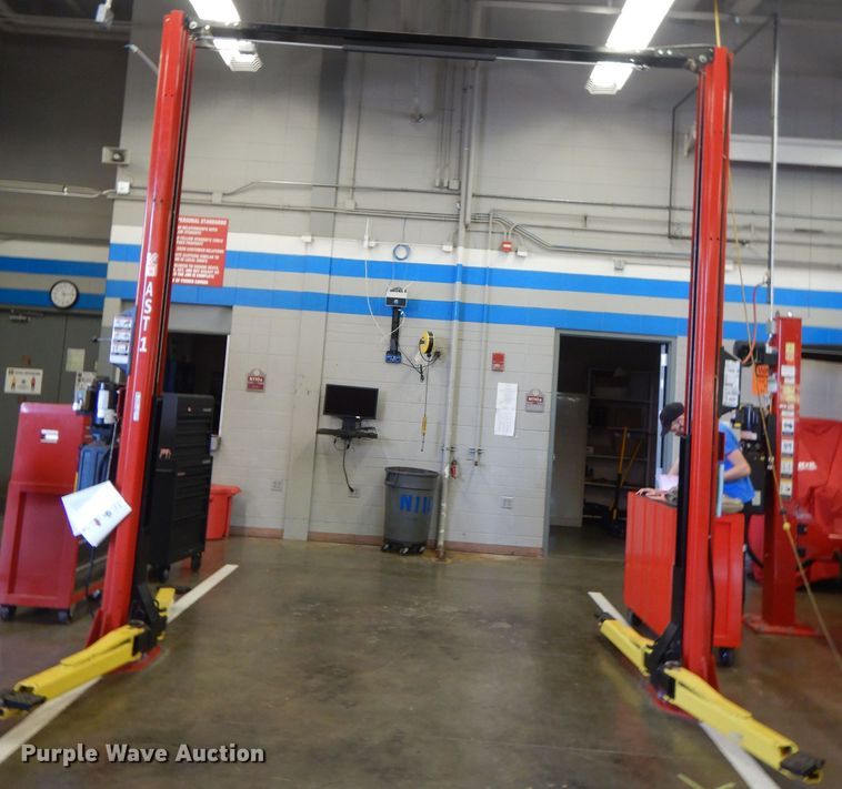 image for item FW9902 Snap-on 42010VS two post automotive lift