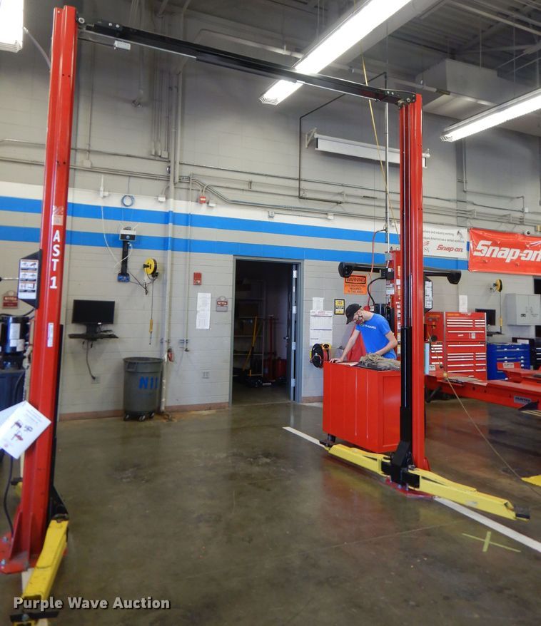 image for item FW9902 Snap-on 42010VS two post automotive lift