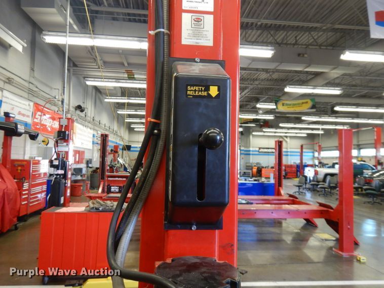 image for item FW9902 Snap-on 42010VS two post automotive lift