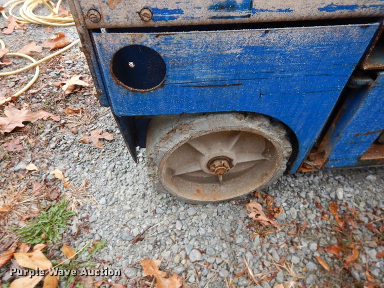 image for item FW9926 Up Right MX19  scissor lift