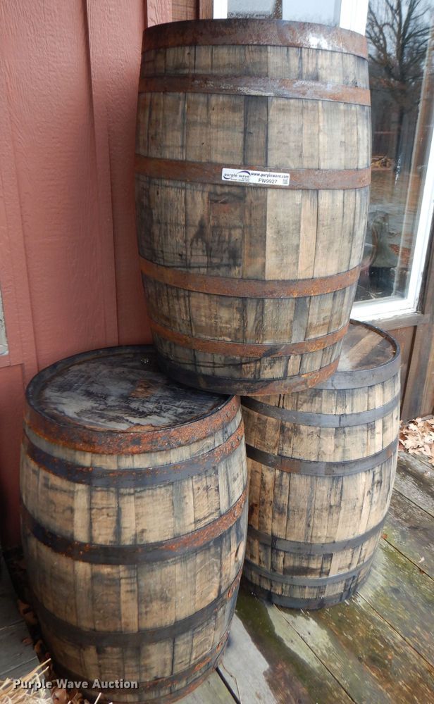 image for item FW9927 Wood barrels