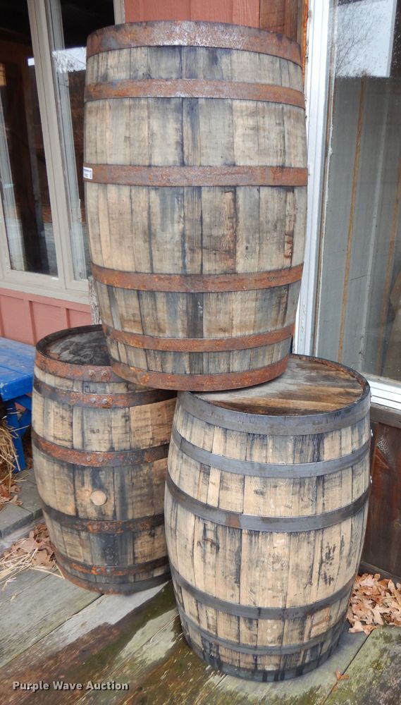 image for item FW9927 Wood barrels