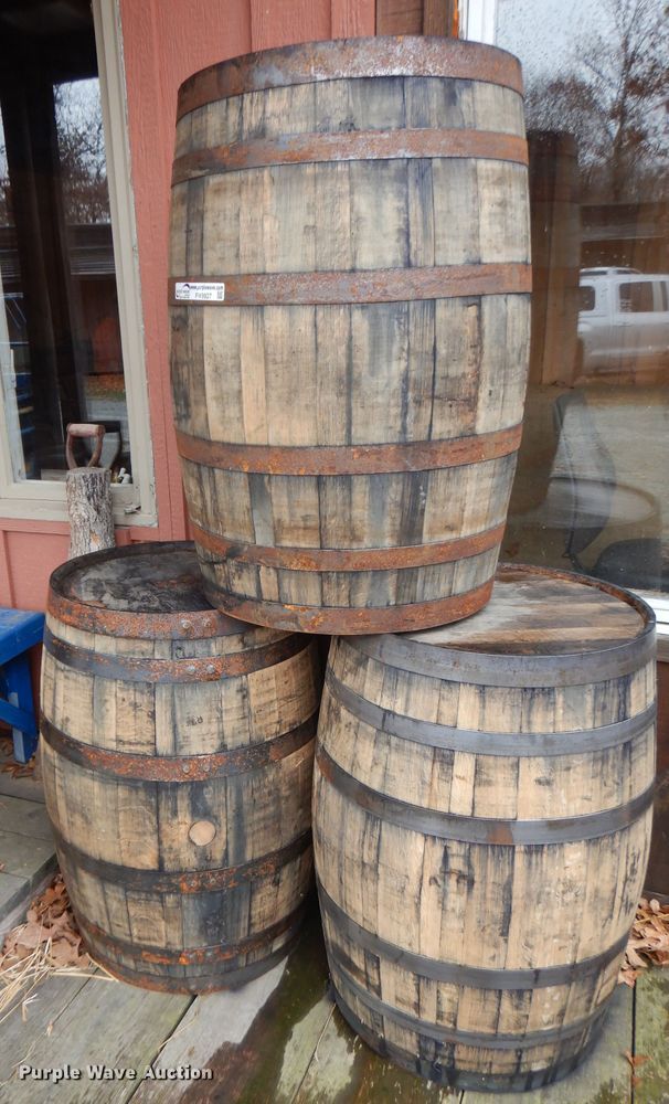 image for item FW9927 Wood barrels