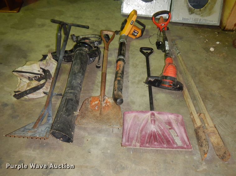 image for item FW9939 Lawn and garden equipment