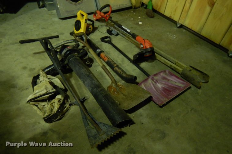 image for item FW9939 Lawn and garden equipment