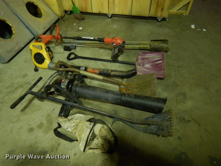 image for item FW9939 Lawn and garden equipment