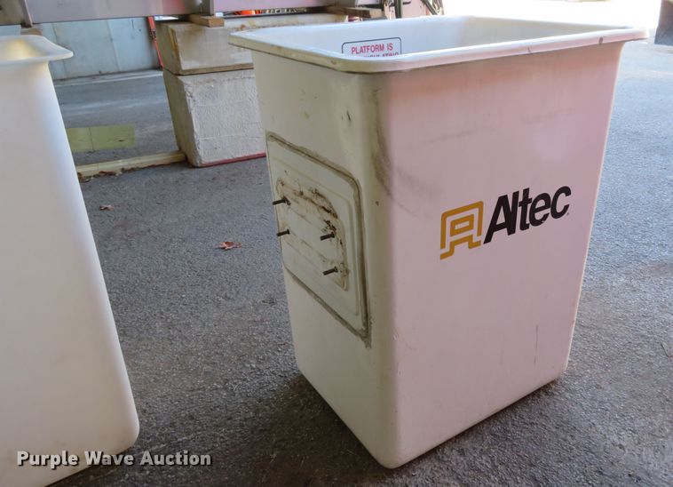 image for item GI9234 2015 Altec aerial man basket