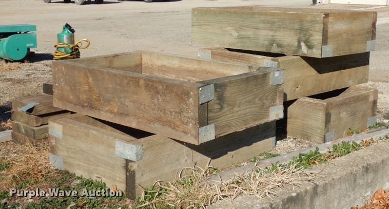 image for item GJ9654 Lawn and garden equipment