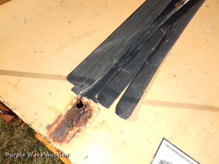 image for item GJ9665 MB 76"W skid steer broom