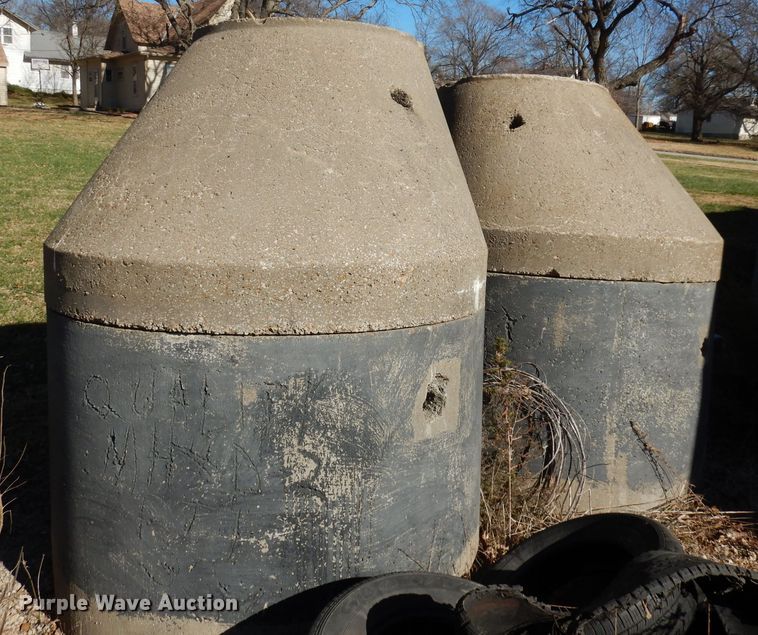 image for item GJ9675 Concrete manholes