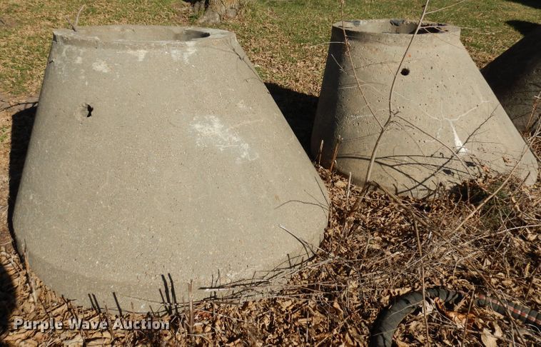 image for item GJ9675 Concrete manholes