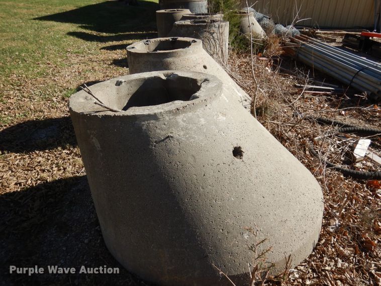 image for item GJ9675 Concrete manholes