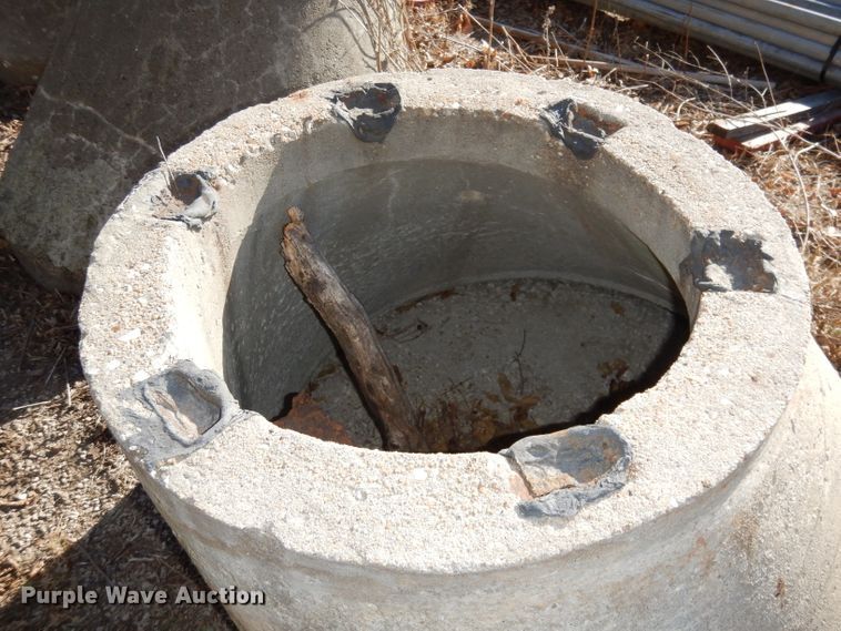image for item GJ9675 Concrete manholes
