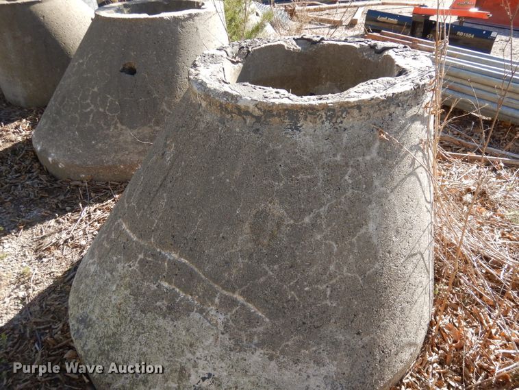 image for item GJ9675 Concrete manholes