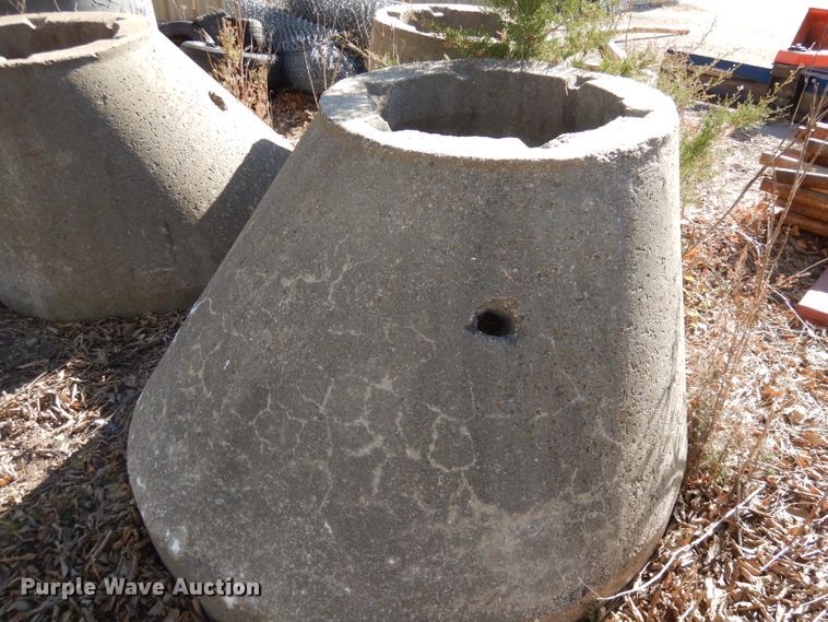 image for item GJ9675 Concrete manholes