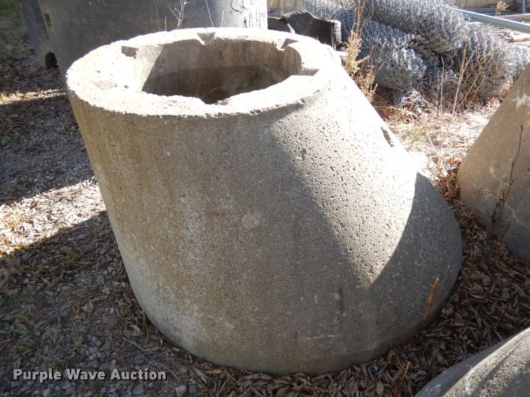 image for item GJ9675 Concrete manholes