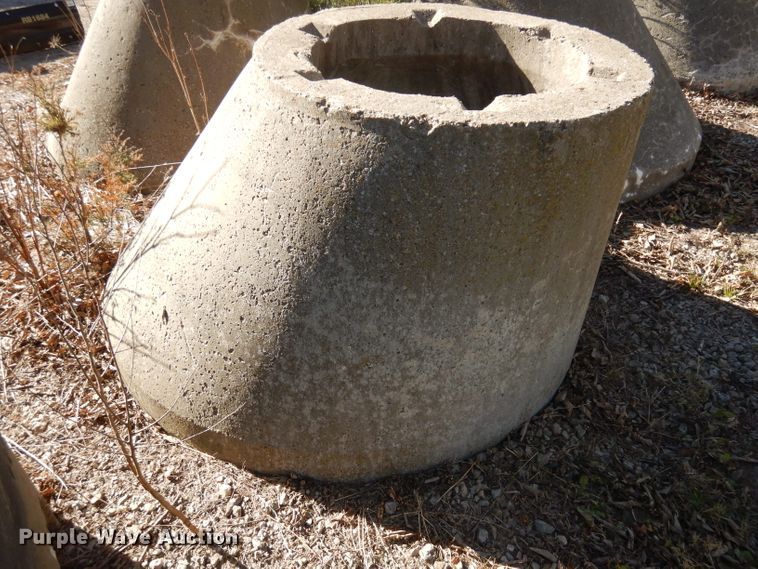 image for item GJ9675 Concrete manholes