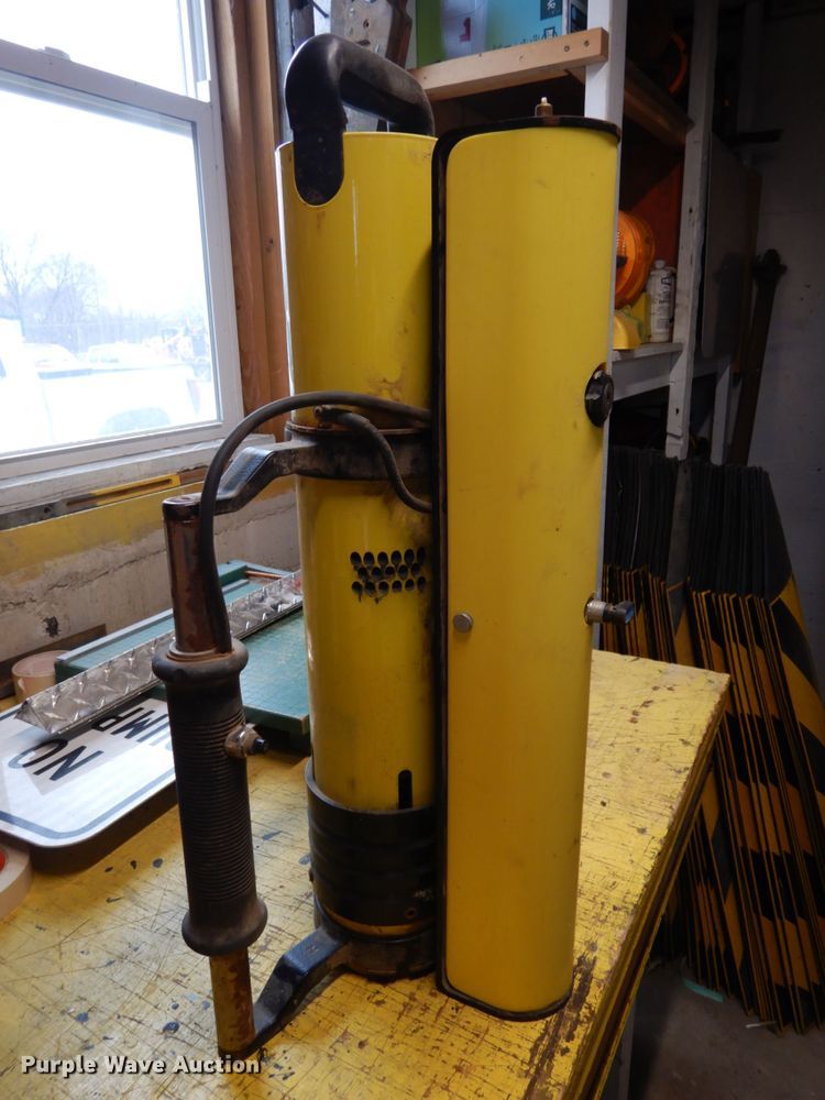 image for item GQ9877 (2) Tippmann post drivers