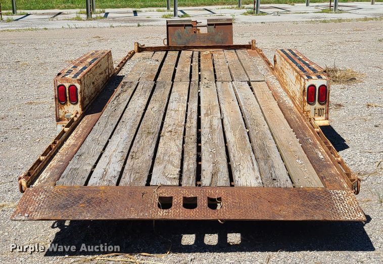 image for item GY9477 2000 Towmaster utility trailer