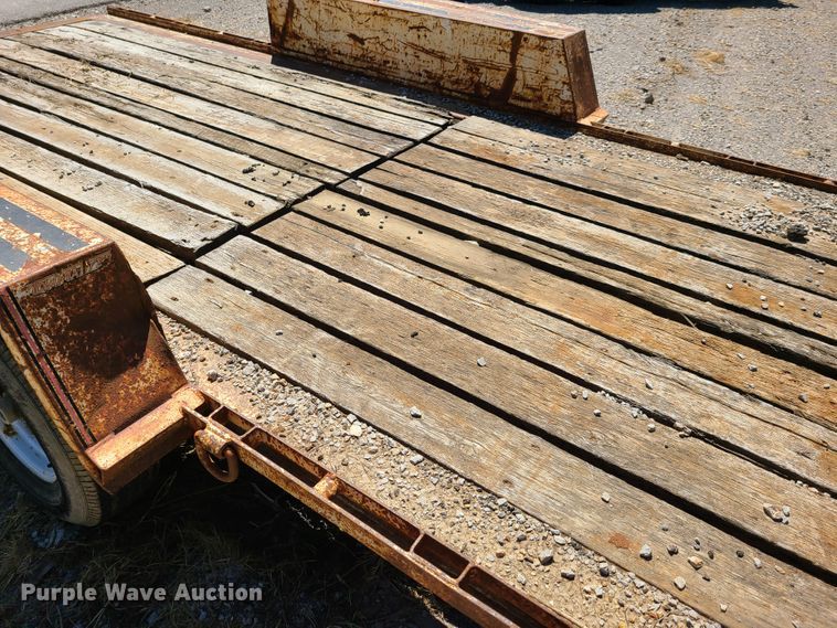 image for item GY9477 2000 Towmaster utility trailer