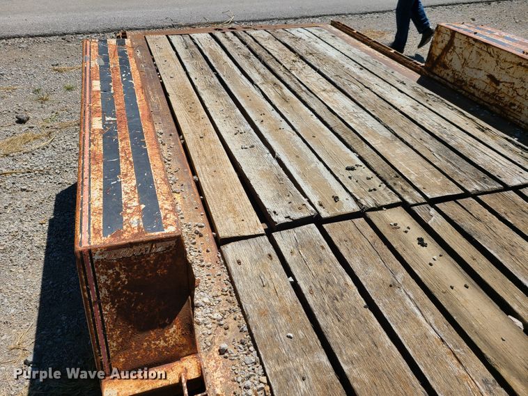 image for item GY9477 2000 Towmaster utility trailer