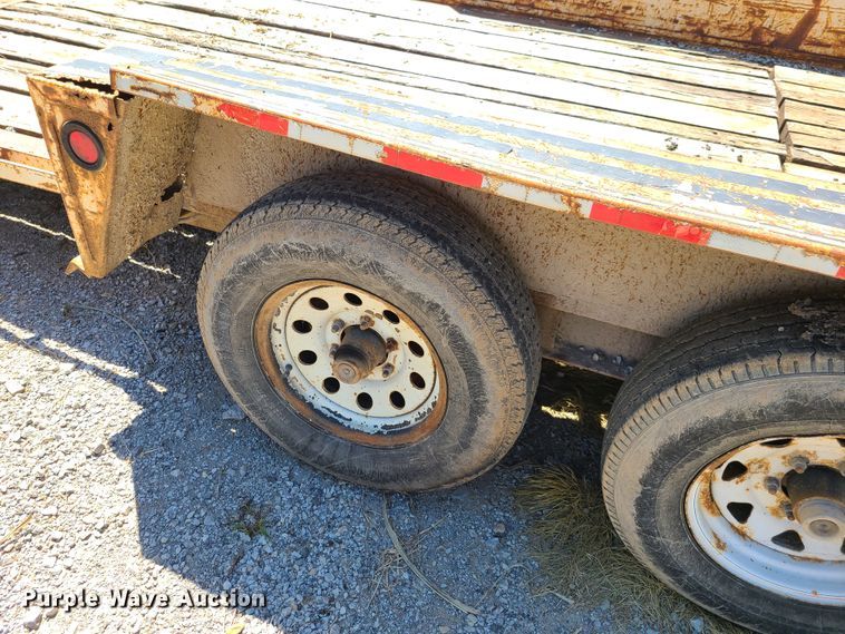 image for item GY9477 2000 Towmaster utility trailer