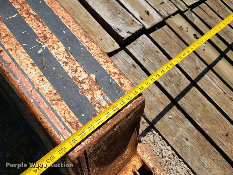 image for item GY9477 2000 Towmaster utility trailer