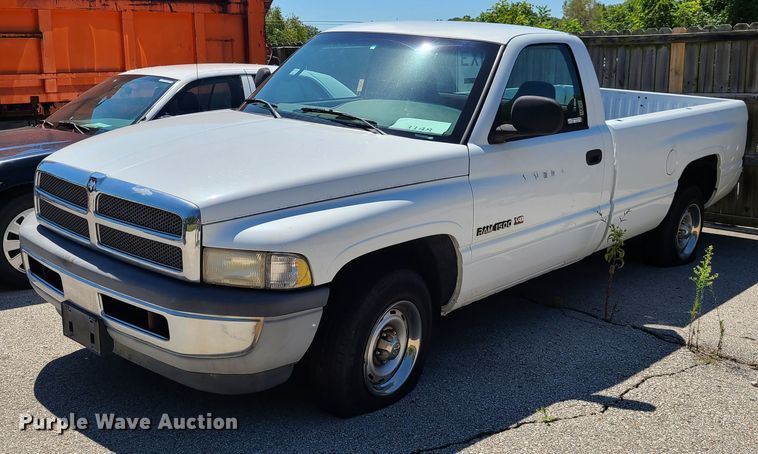 image for item GY9487 2000 Dodge Ram 1500  pickup truck