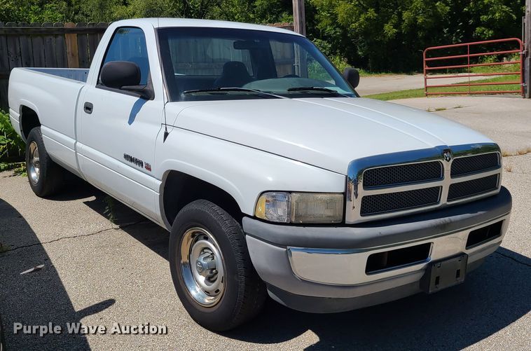 image for item GY9487 2000 Dodge Ram 1500  pickup truck