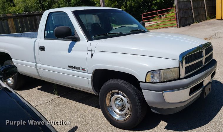 image for item GY9487 2000 Dodge Ram 1500  pickup truck