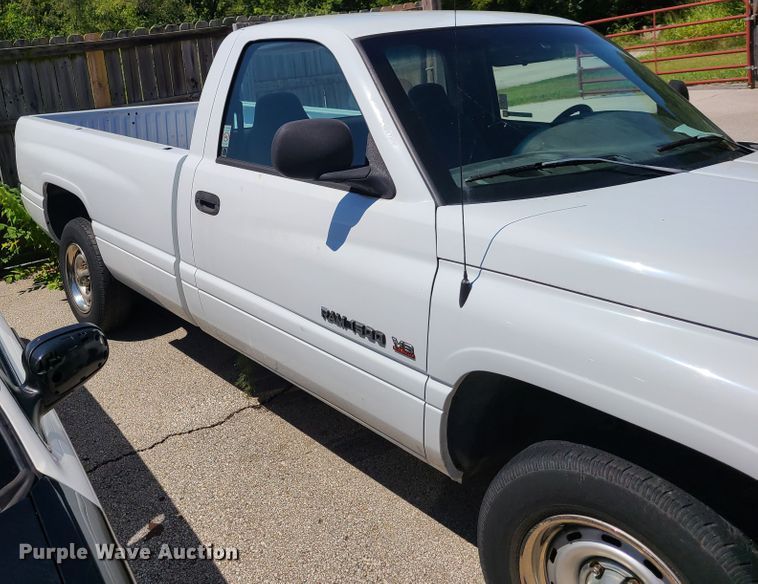 image for item GY9487 2000 Dodge Ram 1500  pickup truck