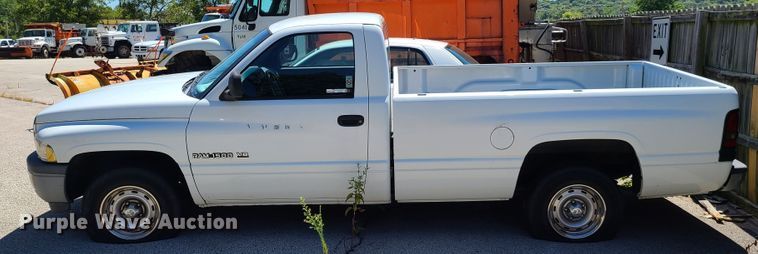 image for item GY9487 2000 Dodge Ram 1500  pickup truck