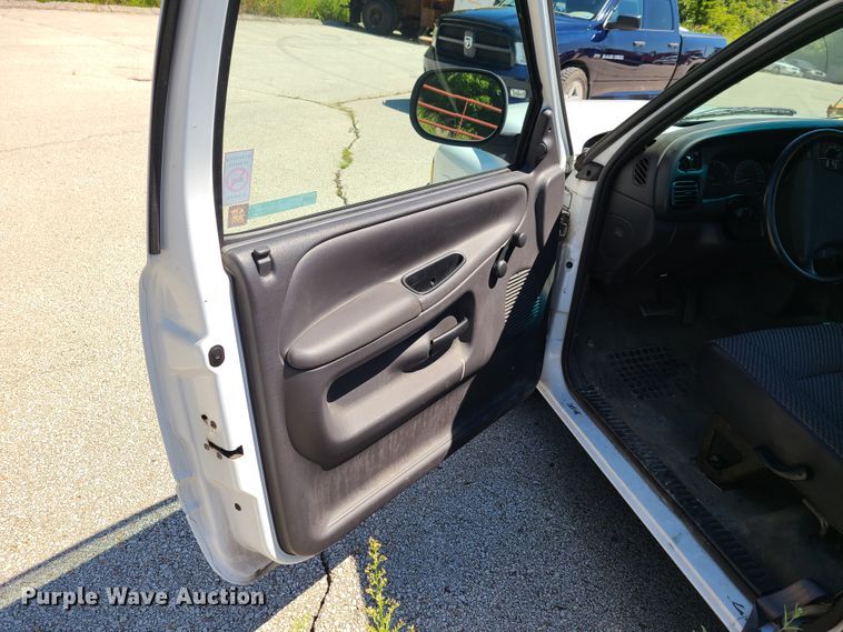 image for item GY9487 2000 Dodge Ram 1500  pickup truck