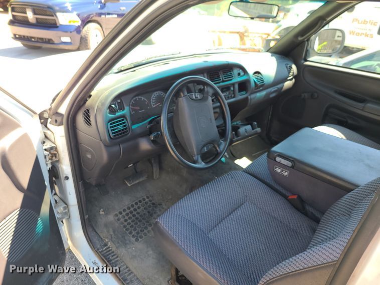 image for item GY9487 2000 Dodge Ram 1500  pickup truck