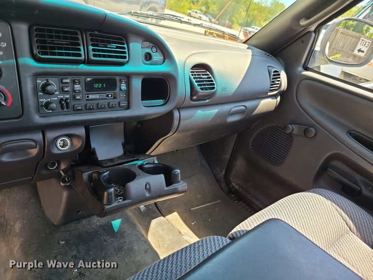 image for item GY9487 2000 Dodge Ram 1500  pickup truck