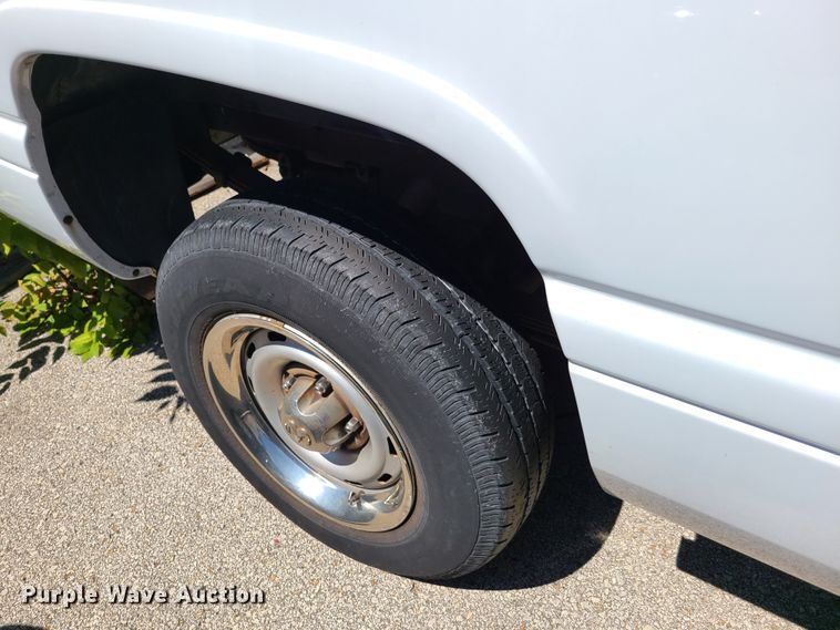 image for item GY9487 2000 Dodge Ram 1500  pickup truck