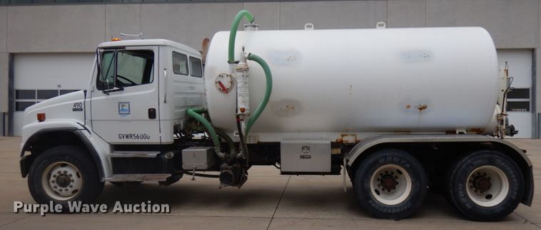 image for item HD9137 2001 Freightliner FL80  tank truck