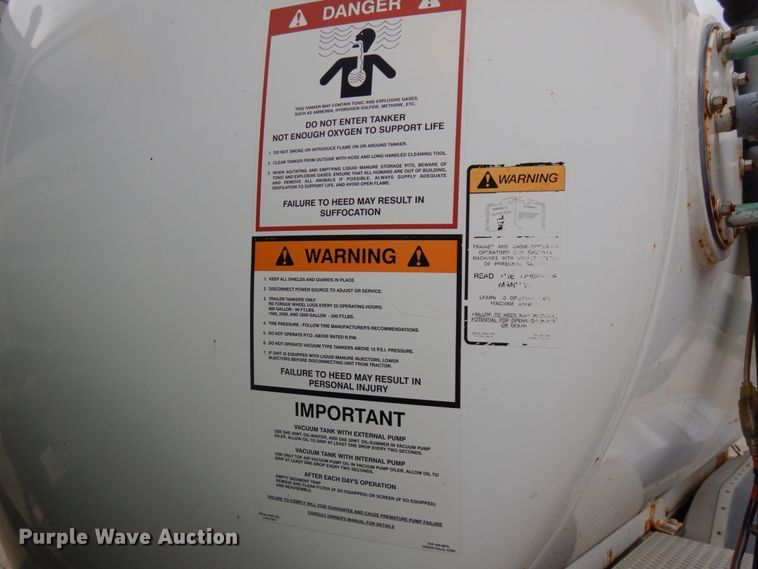 image for item HD9137 2001 Freightliner FL80  tank truck