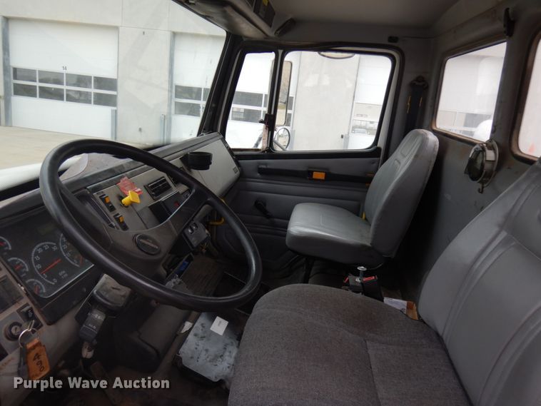 image for item HD9137 2001 Freightliner FL80  tank truck