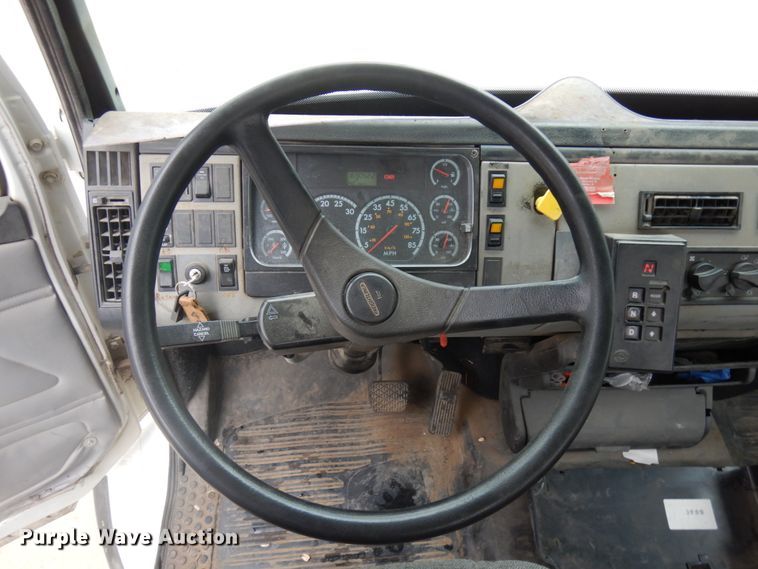 image for item HD9137 2001 Freightliner FL80  tank truck