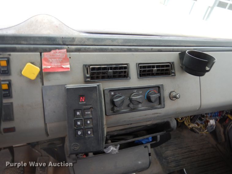 image for item HD9137 2001 Freightliner FL80  tank truck