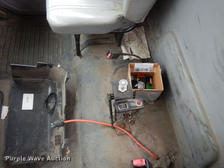 image for item HD9137 2001 Freightliner FL80  tank truck