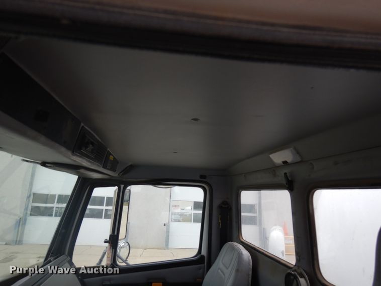 image for item HD9137 2001 Freightliner FL80  tank truck