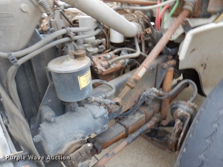 image for item HD9137 2001 Freightliner FL80  tank truck