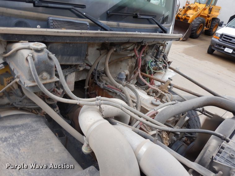 image for item HD9137 2001 Freightliner FL80  tank truck