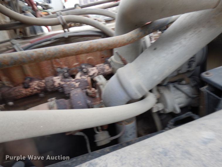 image for item HD9137 2001 Freightliner FL80  tank truck